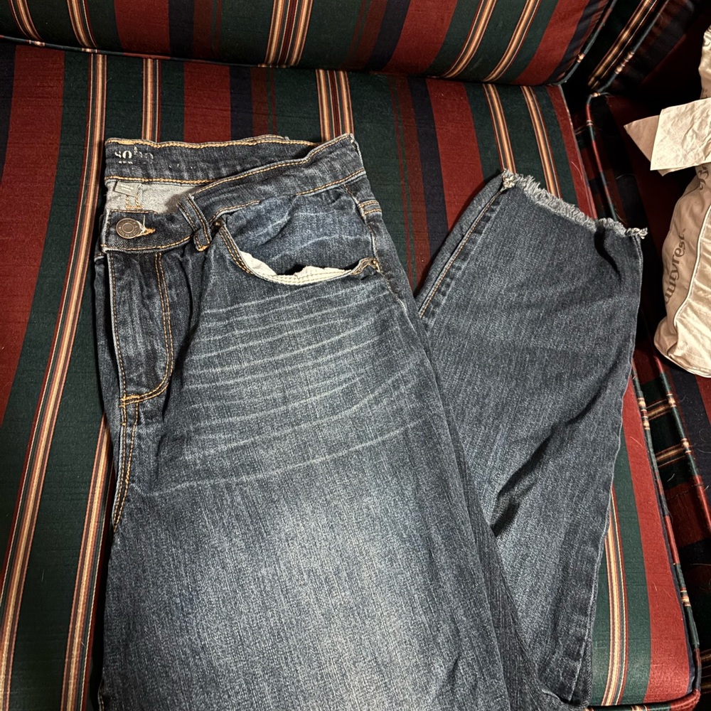 Soho Dark Blue Cropped Ankle Jeans with Frayed Hem